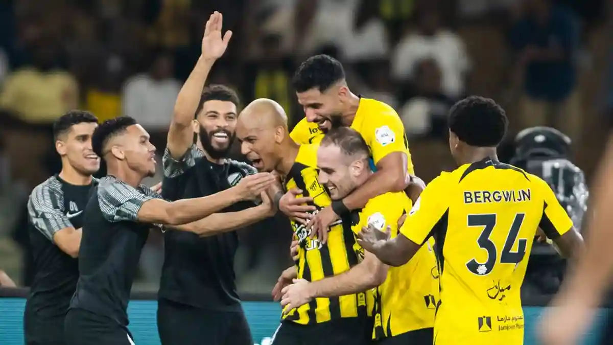 فرحة لاعبي الاتحاد بهدف الاتحاد ضد الفتح (X:SPL)