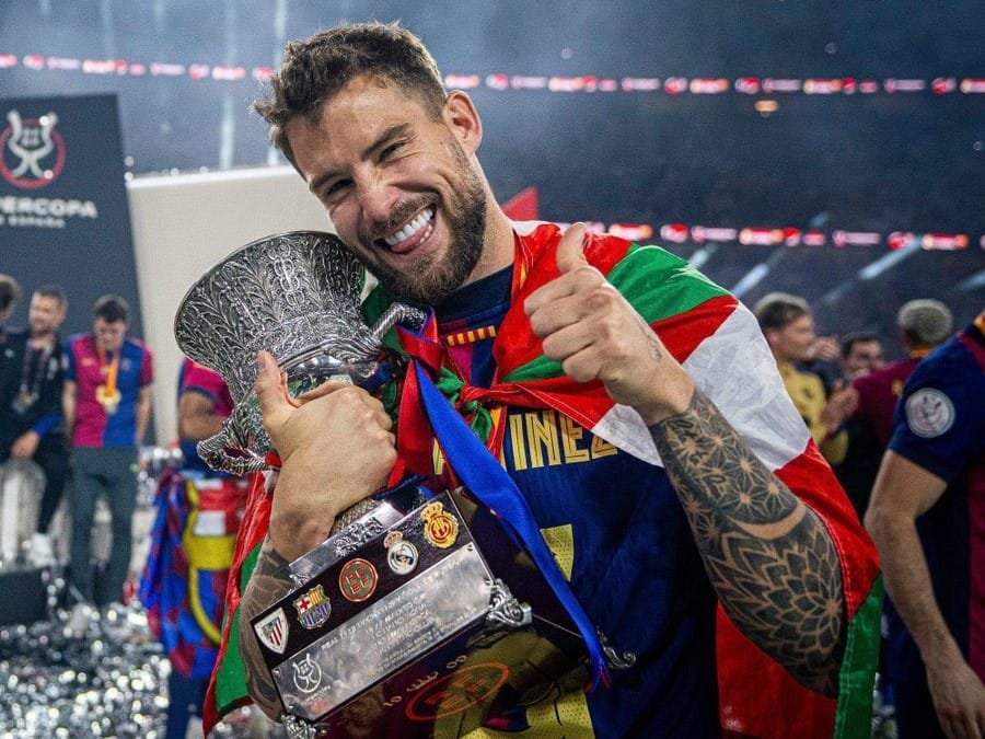 إنييغو مارتينيز مدافع برشلونة