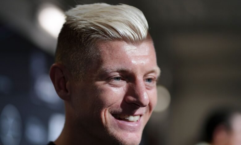 ميسي ورونالدو يزينان تشكيلة توني كروس المثالية