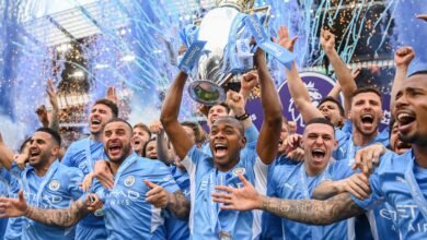 فيرناندينيو قائد مانشستر سيتي السابق يعلق حذاءه