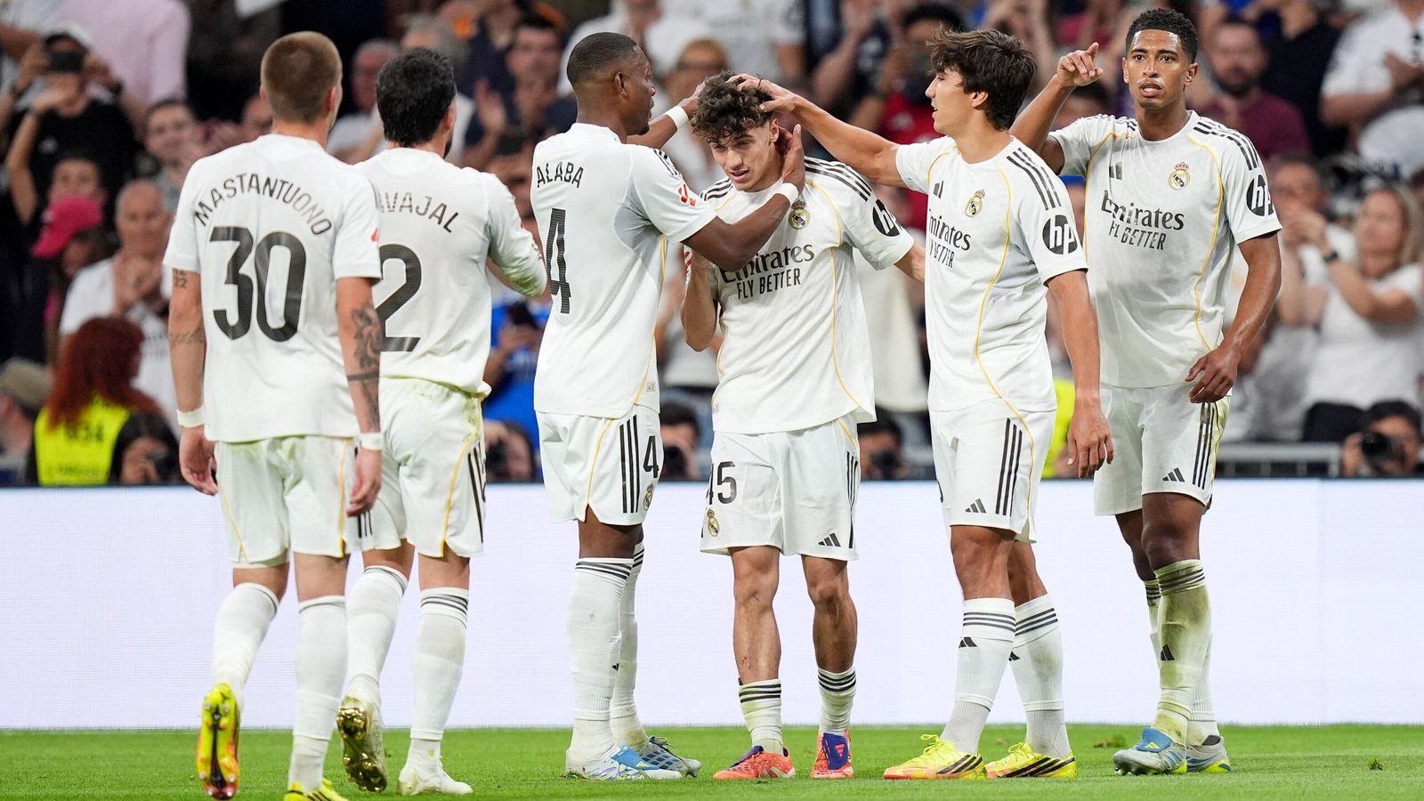 أنشيلوتي يطرق باب ريال مدريد.. ورد صارم من الملكي