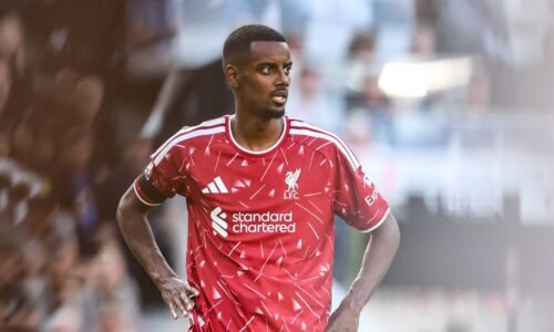 ليفربول.. أوين يهاجم إيزاك: انتهت كل الأعذار