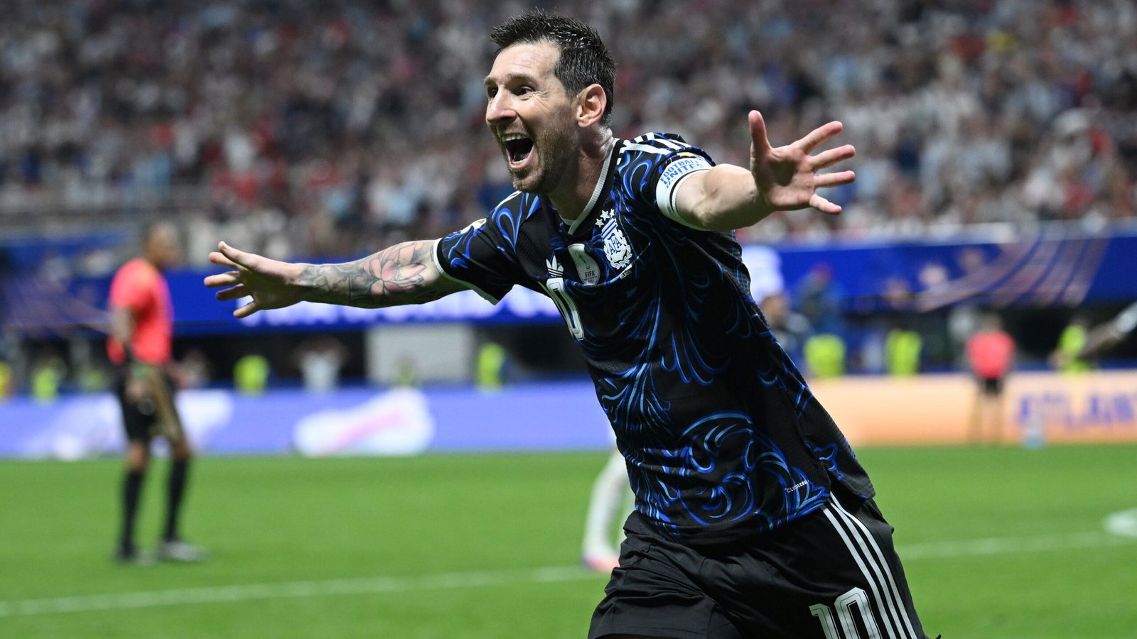 إدين دجيكو يعتزل دولياً بعد ميسي وأوباميانج