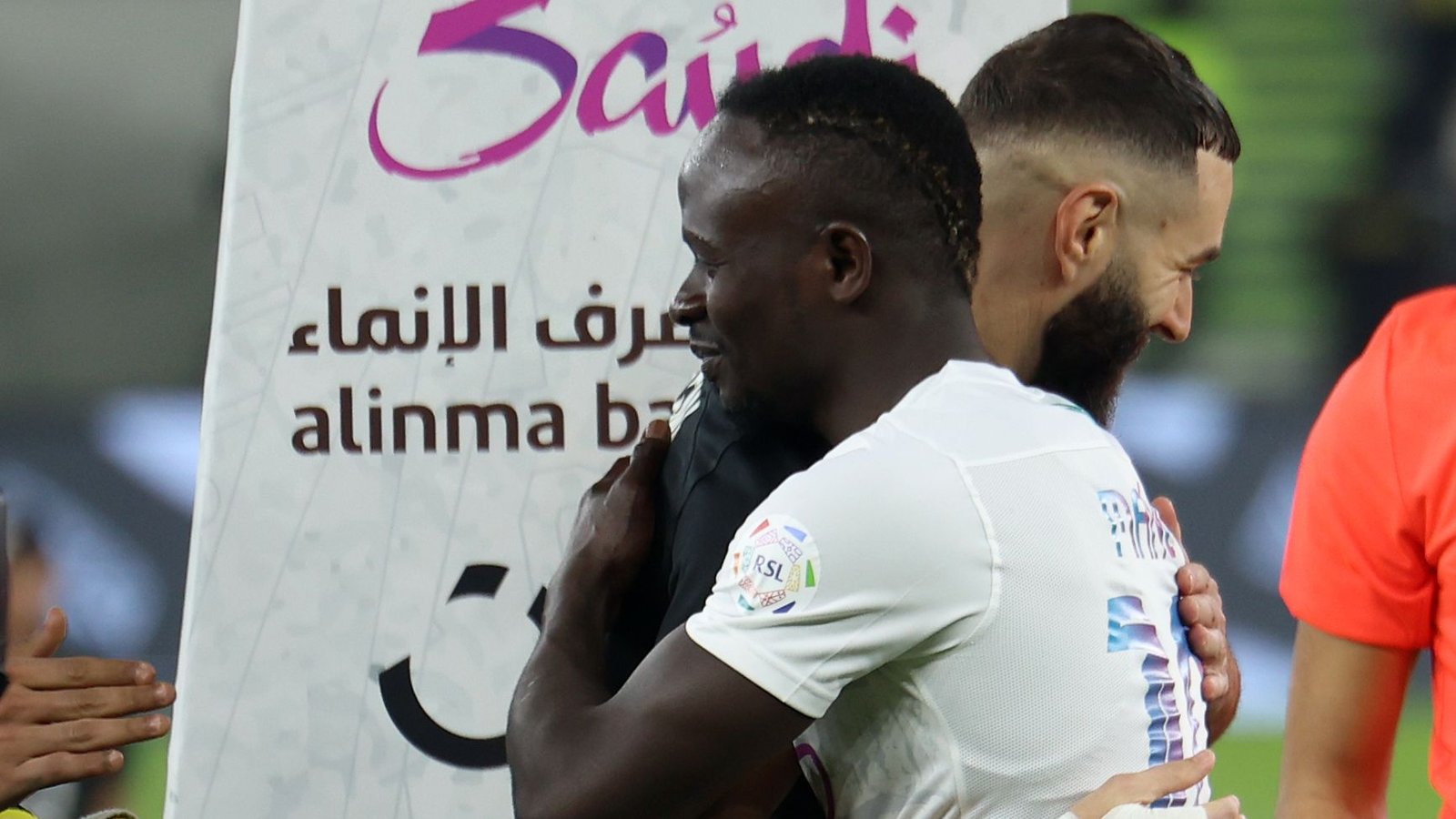 دوري روشن يقترب من الكرة الذهبية.. ماني وكينونيس