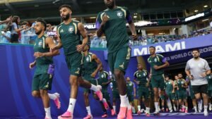 ركلة جزاء غير محتسبة للسعودية.. الغندور والكاف يعلقان