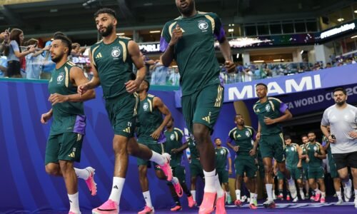 ركلة جزاء غير محتسبة للسعودية.. الغندور والكاف يعلقان