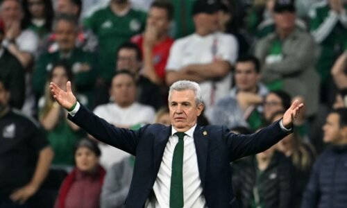 خافيير أجيري يعتذر لنجم برشلونة بعد أزمة فالنسيا
