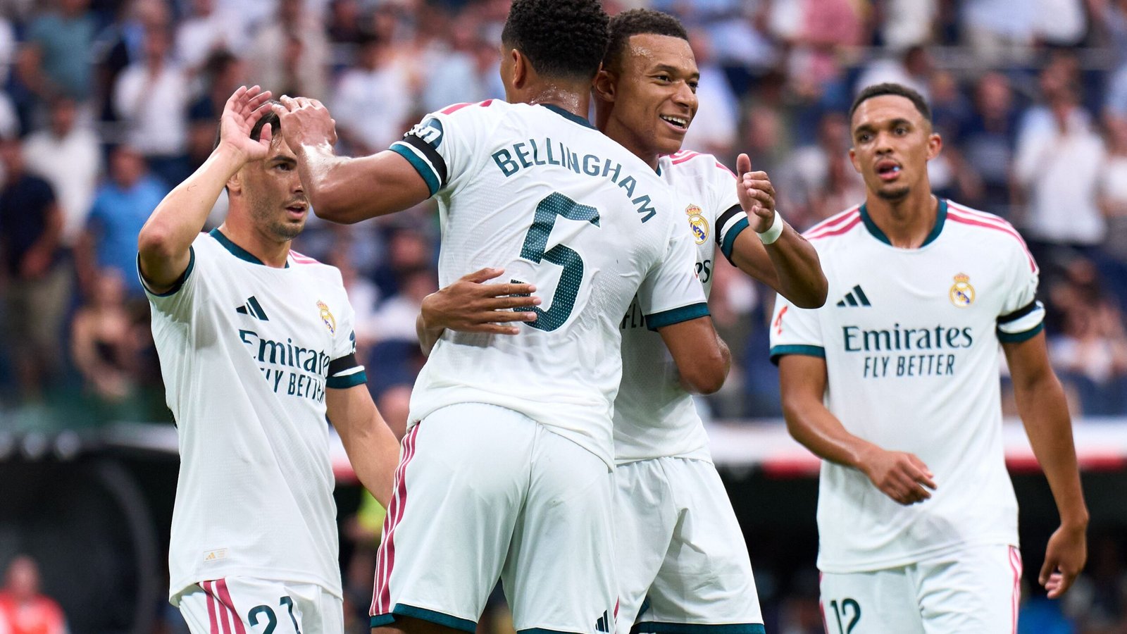 تجمع نجوم ريال مدريد.. من الصباح حتى الليل في فالديبيباس