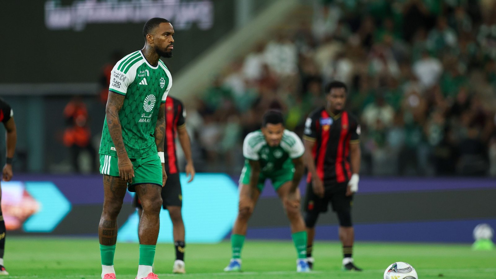 الأهلي يكتسح الرياض بخماسية في دوري روشن