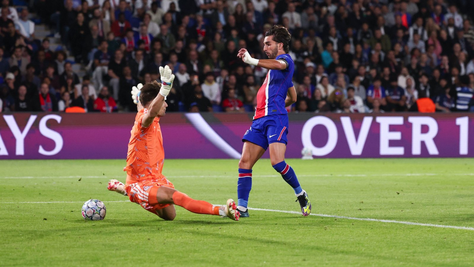 فيران توريس يبدي رأيه في ترشيح برشلونة وريال مدريد للقب الأوروبي