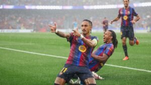 رافينيا يقترب من أرقام نيمار مع برشلونة بأداء مذهل