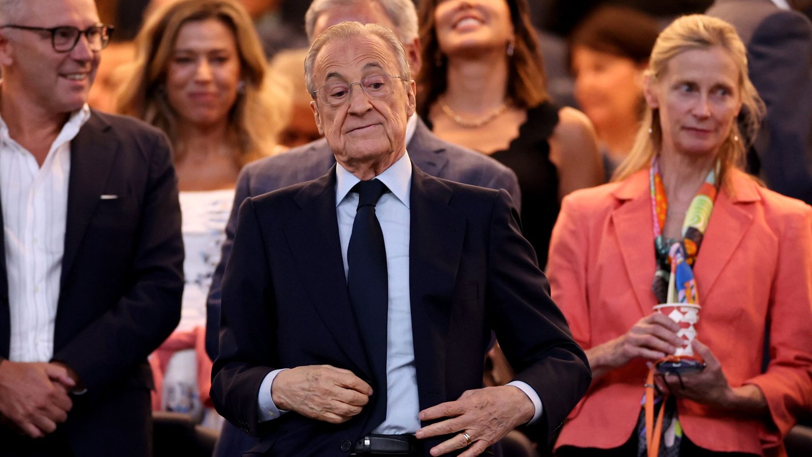بيريز يصل إلى سبتة.. زيارة مفاجئة بعد أزمة قمصان ريال مدريد
