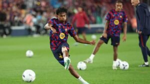 فيديو لامين يامال يورط لاعبًا سعوديًا مع الجماهير