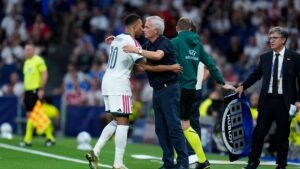 صحفي مدريدي: معضلة مبابي وفينيسيوس تسيطر على مورينيو