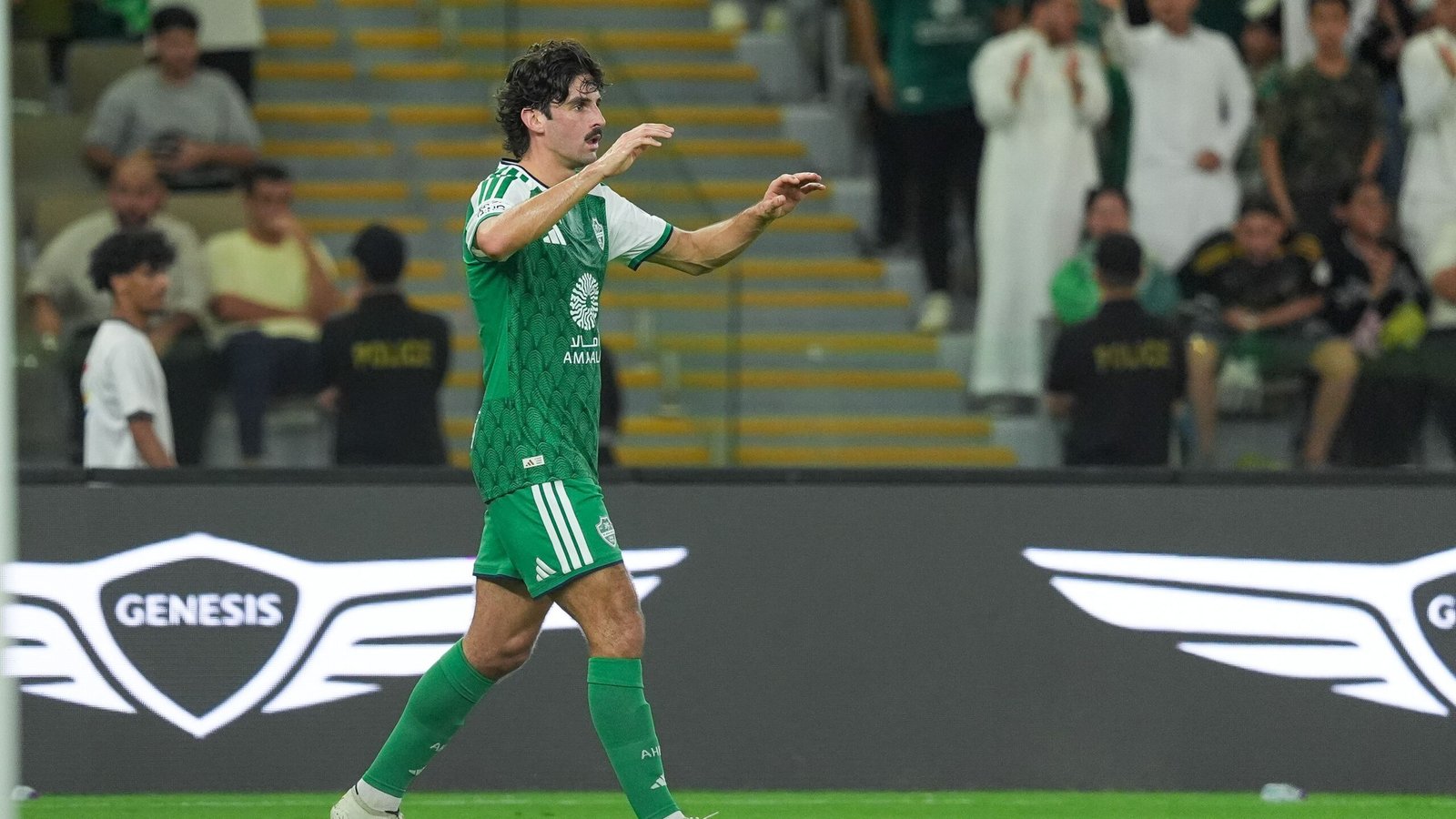 فرانشيسكو ترينكاو.. منتخب البرتغال يحتفي بتألقه