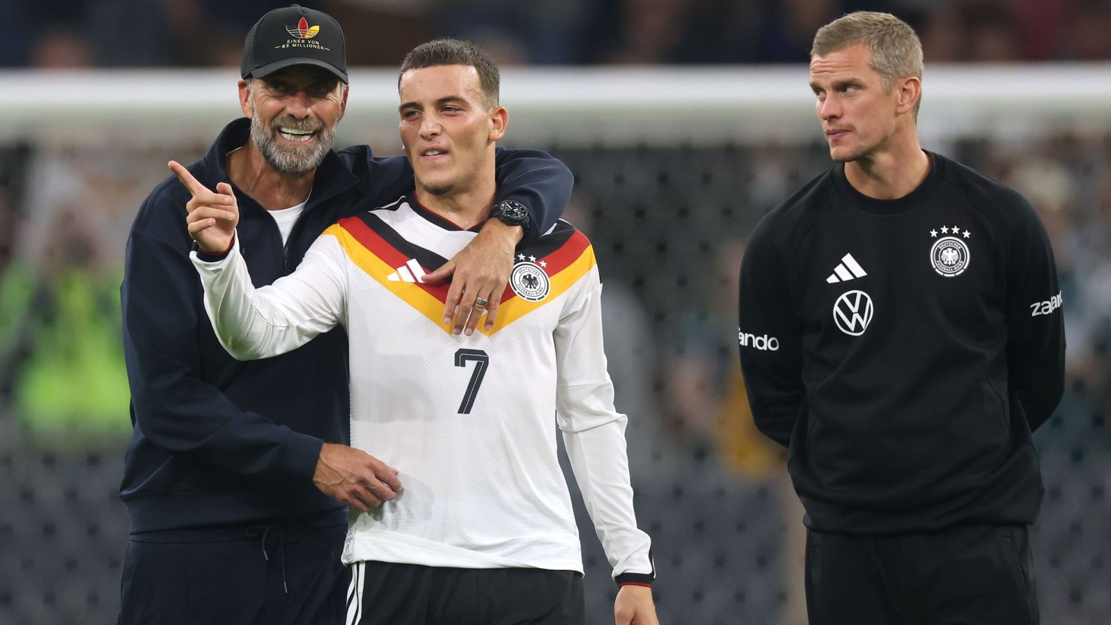 يورجن كلوب: الجميع سعداء في ليفربول ولاعب بايرن مذهل