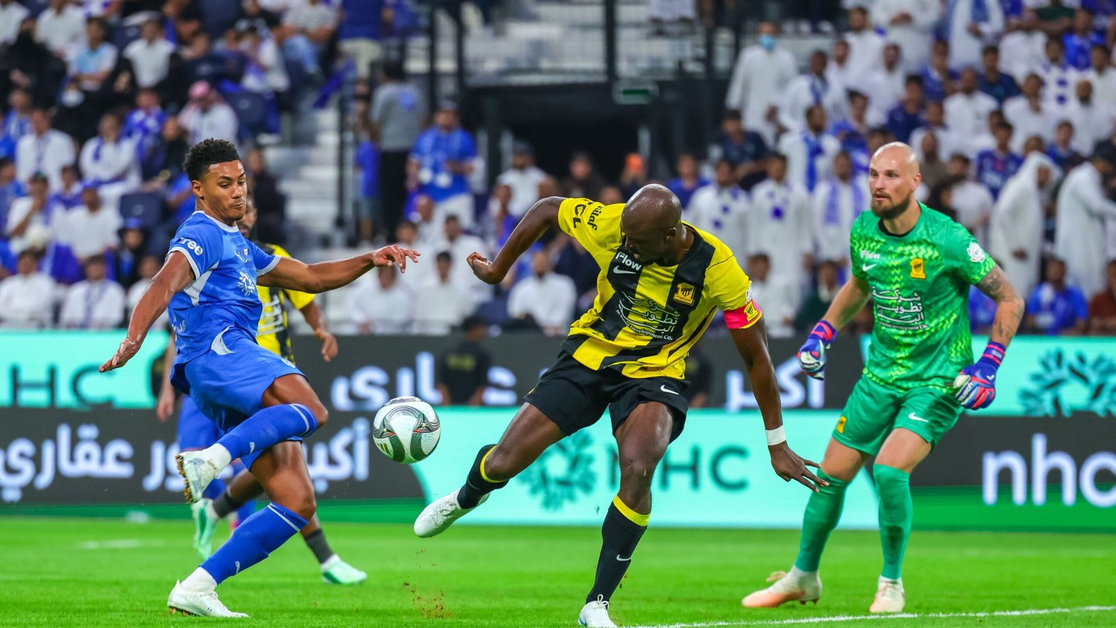 الهلال والاتحاد.. كلاسيكو الجولة الثامنة وينتهي 3-2